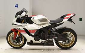 YAMAHA YZF-R1 2022