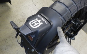 HUSQVARNA SVARTPILEN 401 2021