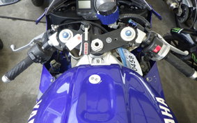YAMAHA YZF-R1 1999 RN011