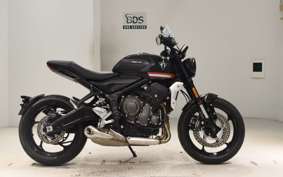 TRIUMPH TRIDENT 660 2025
