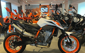 KTM 890 DUKE R 2023 TU940