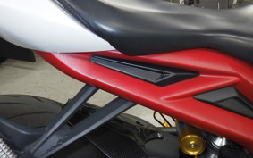 TRIUMPH DAYTONA 675 R 2015