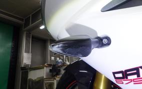 TRIUMPH DAYTONA 675 R 2015