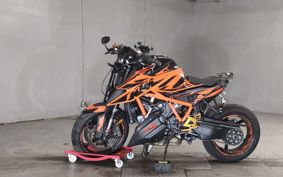 KTM 1290 SUPER  DUKE R V3940