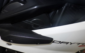 TRIUMPH DAYTONA 675 R 2015