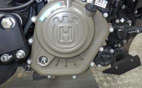 HUSQVARNA SVARTPILEN 125 2016