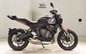 TRIUMPH TRIDENT 660 2021