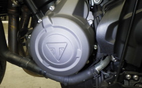TRIUMPH TRIDENT 660 2025