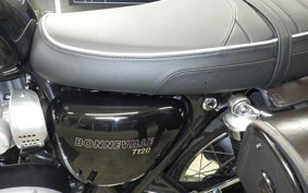 TRIUMPH BONNEVILLE T120 2025
