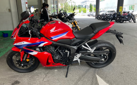 HONDA CBR650R E-Clutch 2025 RH17