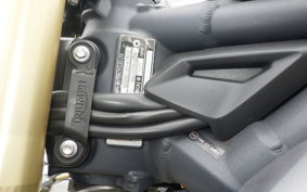 TRIUMPH STREET TRIPLE 85 2013