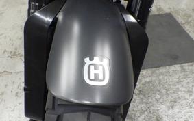 HUSQVARNA SVARTPILEN 401 2021