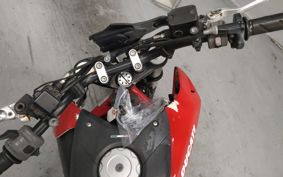 DUCATI  DUCATI  HYPERMOTARD 796 B101AA