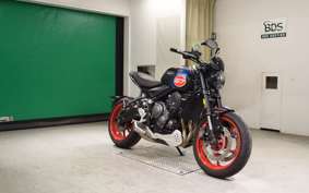 TRIUMPH TRIDENT 660 2025