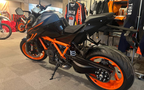 KTM 1290 SUPER DUKE R V3940