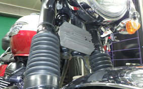TRIUMPH BONNEVILLE T100 2013