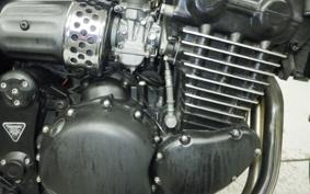 TRIUMPH THUNDERBIRD 900 2004