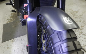 HUSQVARNA SVARTPILEN 401 2022