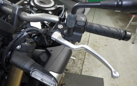 HONDA CB650R E-Clutch 2025 RH17