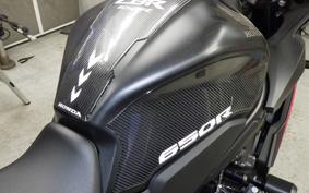 HONDA CB650R E-Clutch 2025 RH17