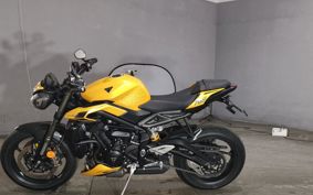 TRIUMPH STREET TRIPLE RS HDA614