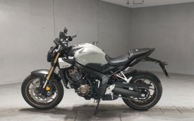 HONDA CB650R E-Clutch 2025 RH17