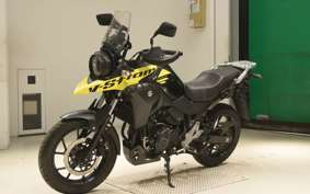 SUZUKI Vｽﾄﾛｰﾑ250 2018