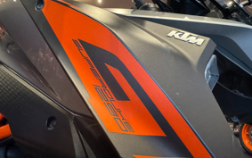 KTM 1290 SUPER DUKE GT 2017 V6940