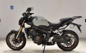 HONDA CB650R E-Clutch 2025 RH17