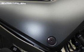 HUSQVARNA SVARTPILEN 401 2025