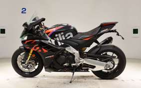 APRILIA RSV4 1100ファクトリ 2024