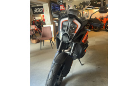 KTM 1290SUPERADO BENCH YAS 2025 V7940