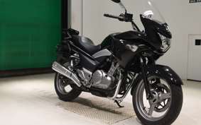 SUZUKI GSR250S