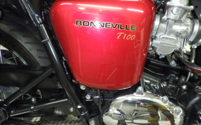 TRIUMPH BONNEVILLE T100 2013