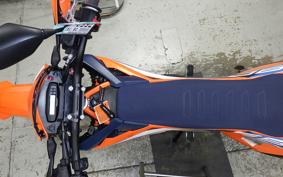 KTM 690 SMC R 2025