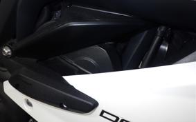 TRIUMPH DAYTONA 675 R 2015