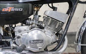 SUZUKI GT250 GT250