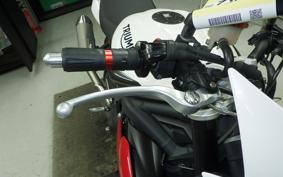 TRIUMPH STREET TRIPLE R 2019