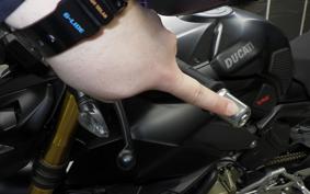 DUCATI STREETFIGHTER V4 S 2021