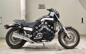 YAMAHA VMAX 2000