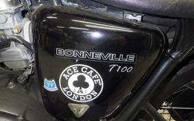 TRIUMPH BONNEVILLE T100 2013