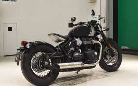 TRIUMPH BONNEVILLE BOBBER 2025