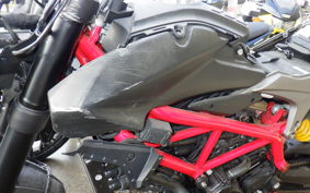 DUCATI HYPERMOTARD 820SP 2015