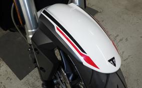 TRIUMPH STREET TRIPLE S 2021