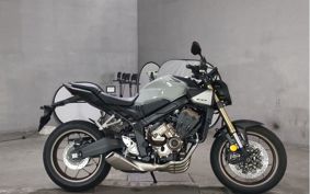HONDA CB650R E-Clutch 2026 RH17