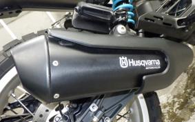 HUSQVARNA SVARTPILEN 401 2018