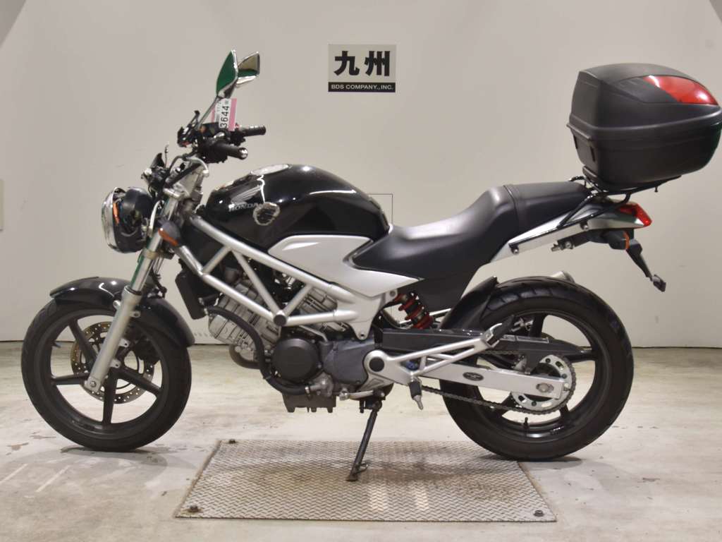 Фото Honda VTR 250 Gen. 2 2009 с японского аукциона