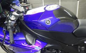 YAMAHA YZF-R1 2013