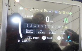 HUSQVARNA SVARTPILEN 401 2025