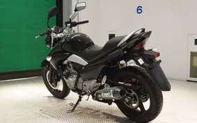 SUZUKI GSR250